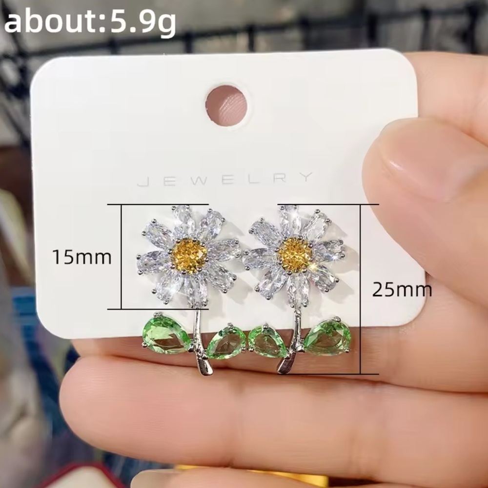 Daisy Floral Crystal Earrings - Picture 5 of 16